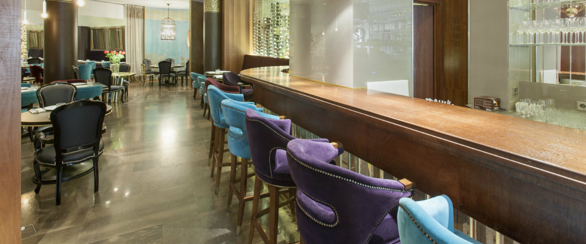 Top 5 Upholstered Bar Chairs to Your Hotel Project